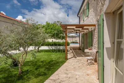 Kuća 149 m², Peruški - kamena vila s bazenom - 4