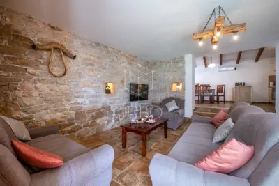 Kuća 149 m², Peruški - kamena vila s bazenom - 12