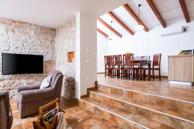 Kuća 149 m², Peruški - kamena vila s bazenom - 15