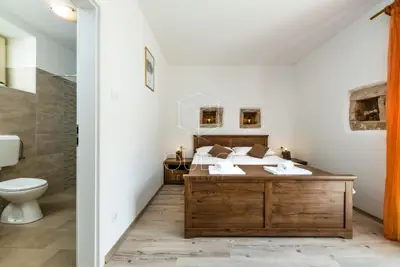 Kuća 149 m², Peruški - kamena vila s bazenom - 18