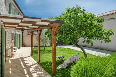 Kuća 149 m², Peruški - kamena vila s bazenom - 10