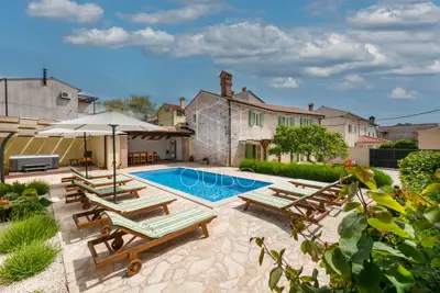 Kuća 149 m², Peruški - kamena vila s bazenom - 2