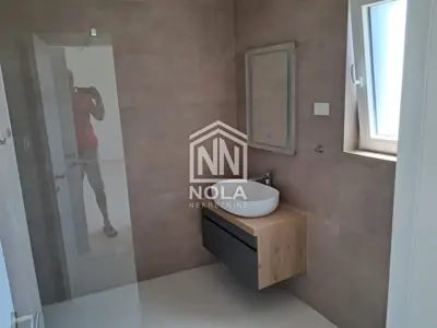 Stan 80 m², Vodice - terasa i parkirno mjesto - 13