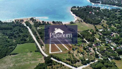 Landwirtschaftsland in Fažana, 50 m vom Meer und Meerblick