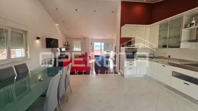 Stan 170 m², Diklovac Zadar - 4 sobe i pogled na more - 6