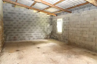 Haus 95 m², Poreč - Rohbauphase und eingezäuntes Grundstück - 2