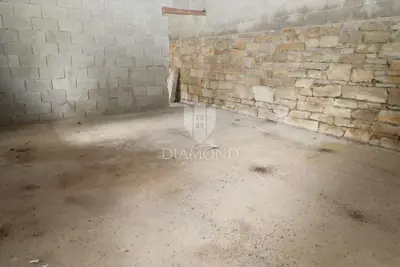 Haus 95 m², Poreč - Rohbauphase und eingezäuntes Grundstück - 3