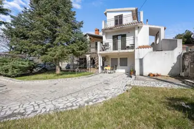 Kuća 350 m², Ližnjan - 3 stambene jedinice i pogled na more