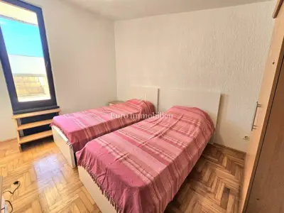 Kuća 350 m², Ližnjan - 3 stambene jedinice i pogled na more - 6