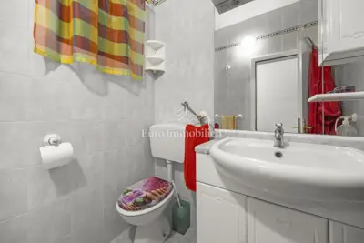 Kuća 350 m², Ližnjan - 3 stambene jedinice i pogled na more - 8