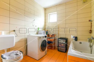 House 360 m², Strmec - 2 apartments and large yard - 12