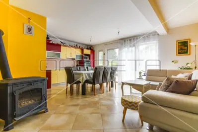 Haus 360 m², Strmec - 2 Wohnungen und großer Garten