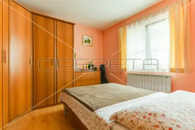 House 360 m², Strmec - 2 apartments and large yard - 6