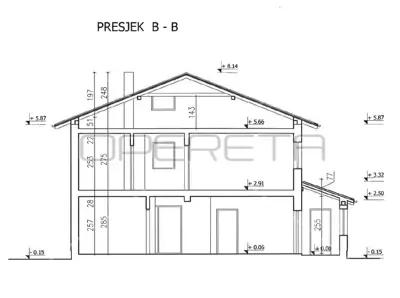 House 360 m², Strmec - 2 apartments and large yard - 23