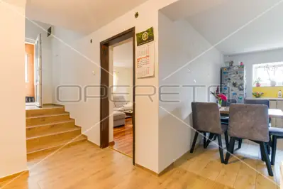 House 360 m², Strmec - 2 apartments and large yard - 19
