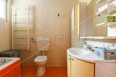 House 360 m², Strmec - 2 apartments and large yard - 8