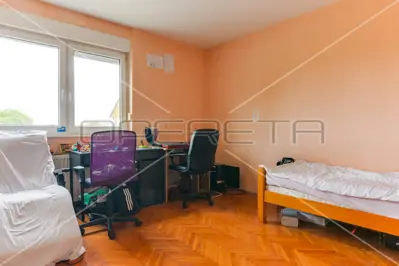 House 360 m², Strmec - 2 apartments and large yard - 11
