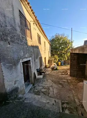 Kuća 250 m², Beram - mirno naselje, okućnica 150 m²