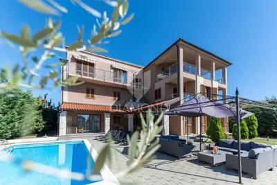 Medulin, Umgebung, Haus mit vier Wohnungen in Meeresnähe - 4