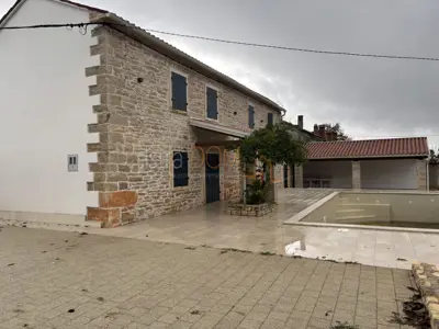 Vila u Barbanu, bazen 50 m² i mediteranska okućnica - 3