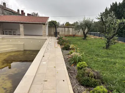 Vila u Barbanu, bazen 50 m² i mediteranska okućnica - 5