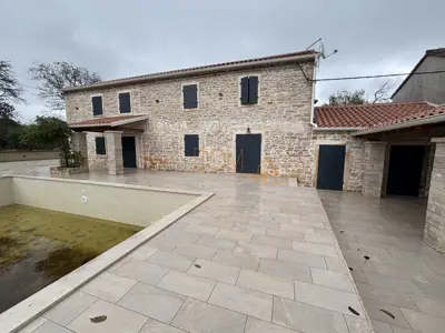Vila u Barbanu, bazen 50 m² i mediteranska okućnica - 4