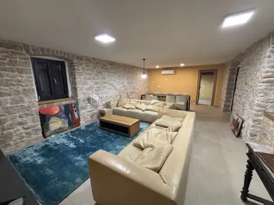 Vila u Barbanu, bazen 50 m² i mediteranska okućnica - 13