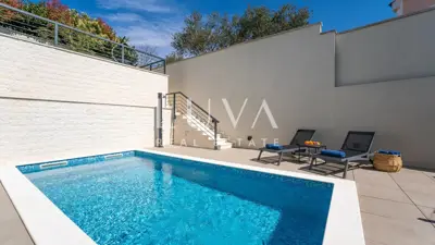Krk, luxuriöse Maisonettewohnung mit Pool und Wellnessbereich zu verkaufen - 2