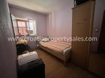 House 228 m², island Hvar - private courtyard in the center - 5