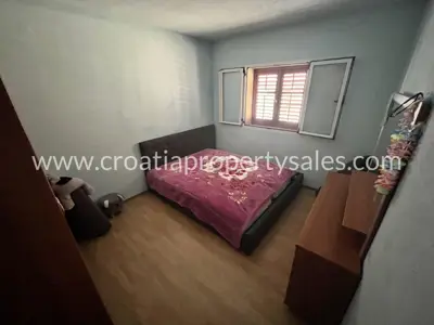House 228 m², island Hvar - private courtyard in the center - 6