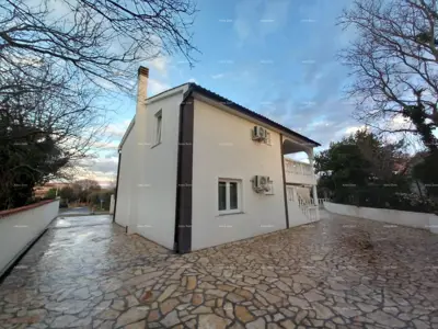 Kuća 165 m², Šišan - dva stana i vrt 360 m²