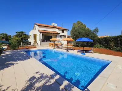 House 318 m², Poreč - 5 bedrooms and 2 bathrooms