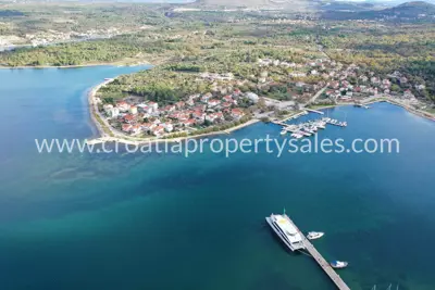 Građevinski teren 2.800 m², Šibenik - prvi red do mora - 2