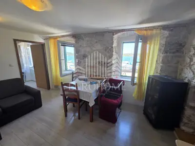 Stan 37 m², Šibenik Dolac - prvi red do mora