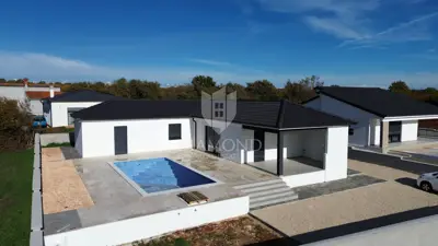 House 115 m², Marčana - pool and covered terrace