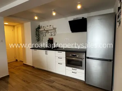 Kamena kuća 215 m², Kaštela - prvi red do mora - 17