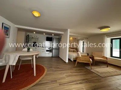Kamena kuća 215 m², Kaštela - prvi red do mora - 15