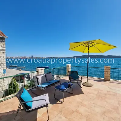 Steinhaus 215 m², Kaštela - erste Reihe zum Meer