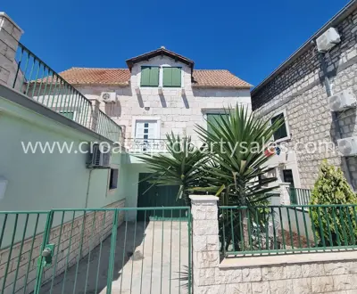 Kamena kuća 215 m², Kaštela - prvi red do mora - 12