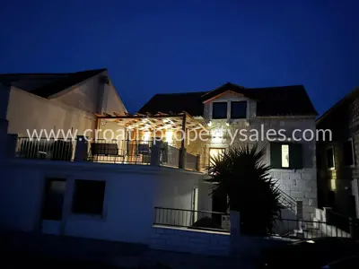 Kamena kuća 215 m², Kaštela - prvi red do mora - 9