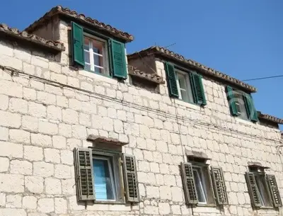 Split, Varoš, 2 stana i dvorište 87 m², dojam kuće - 1