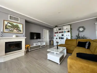 House for sale in Krvavica, 291,4 m²