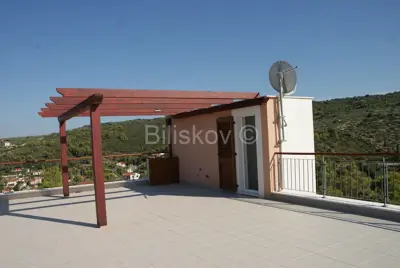 Vila 205 m², Splitska - bazen i panoramski pogled na more - 9