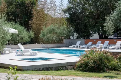 Hotel 1 600 m², Krnica, 200 m vom Meer und Pool mit Aussicht - 4