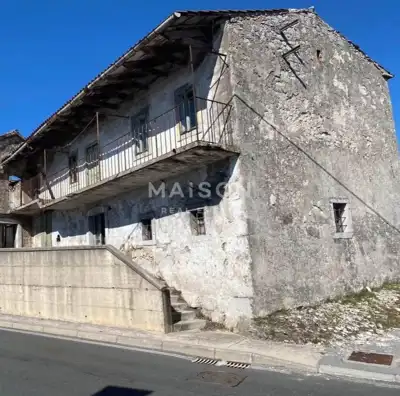 Houses for renovation, Šapjane, quiet location near the border