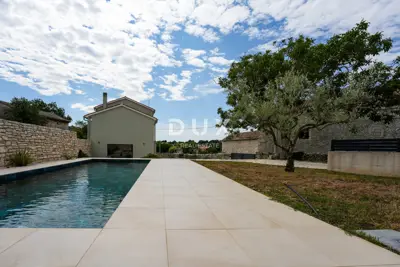 House 140 m², Svetvinčenat - pool and landscaped yard - 3