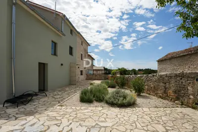 House 140 m², Svetvinčenat - pool and landscaped yard - 6