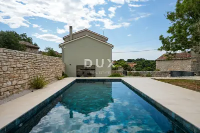 House 140 m², Svetvinčenat - pool and landscaped yard