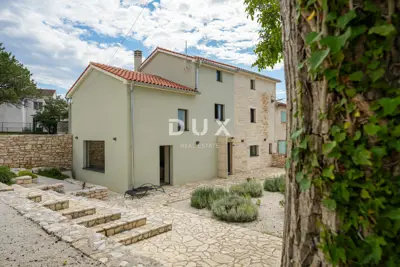 House 140 m², Svetvinčenat - pool and landscaped yard - 5