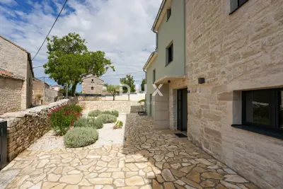 House 140 m², Svetvinčenat - pool and landscaped yard - 7